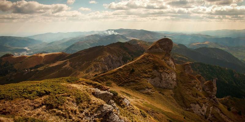 知识产权法律服务：企业创新发展的法律盾牌与战略引擎